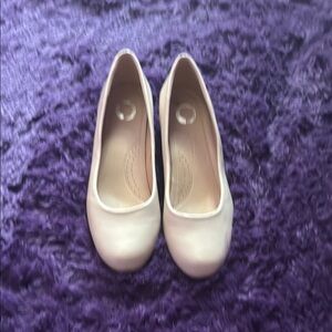 Elegant Cream Women's Shoes